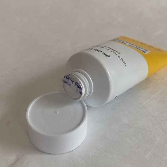 ACURE Brightening Facial Scrub 1oz Sealed - Picture 3 of 6